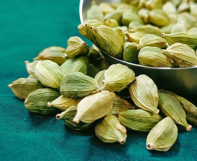 Benefits, Uses And Side Effect Of Green Cardamom